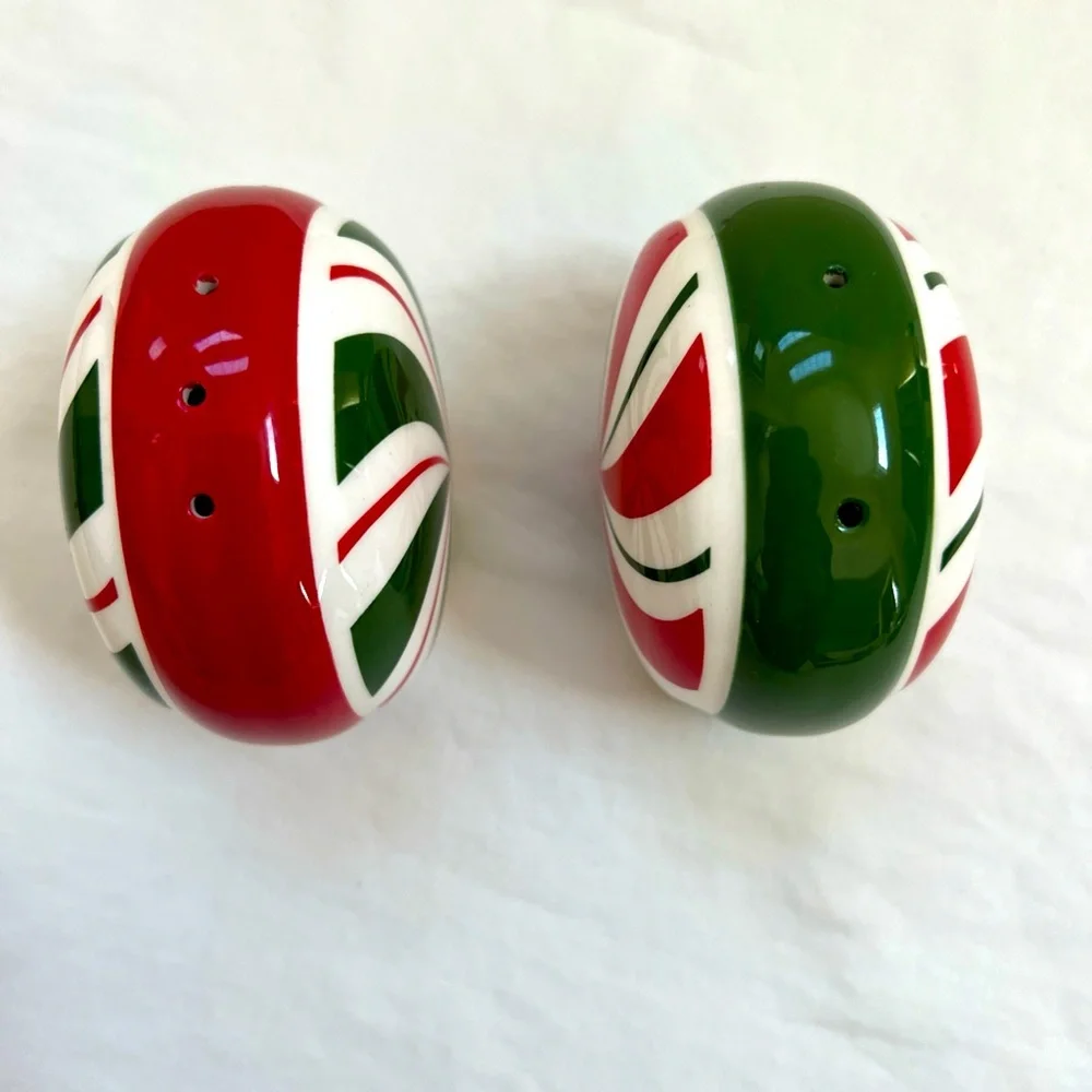 Christmas Salt and Pepper Shakers (2) Pier 1 (P1) Vintage Red Green Round Swirl